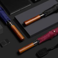 träparaply med långt handtag
